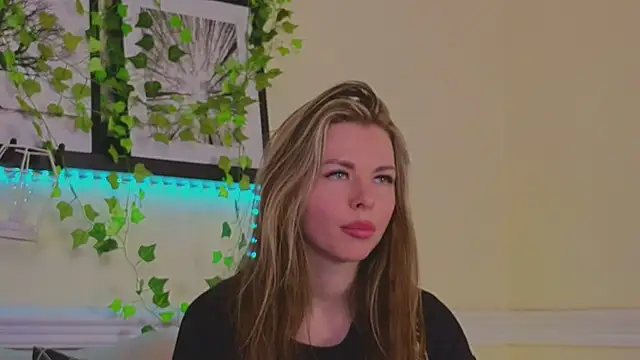 Real Tini online show from 03-22-25, 01:41