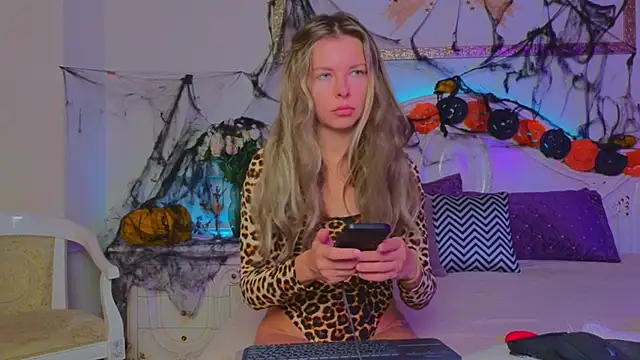 Real Tini online show from 10-20-25, 11:43