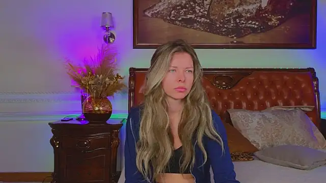 Real Tini online show from 11-18-25, 06:07