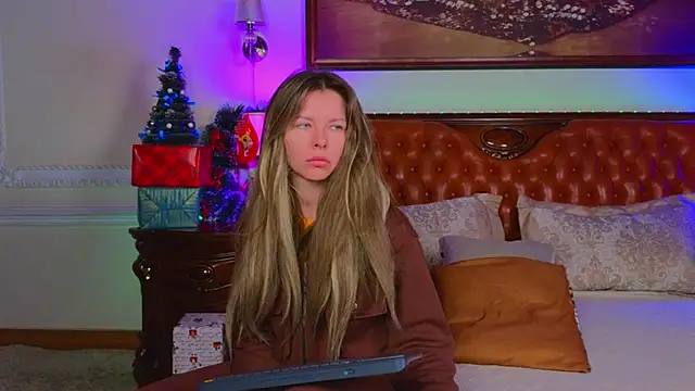 Real Tini online show from 12-20-25, 06:20