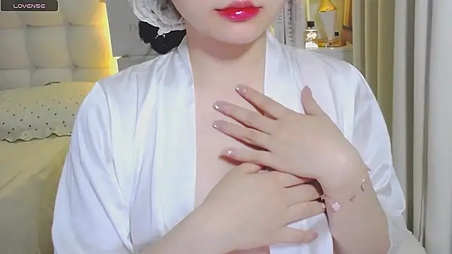 Snapshot of NGOCHA_06 chatting on 05-05-26, 12:24 NGOCHA 06 online show from 05-05-26, 12:24