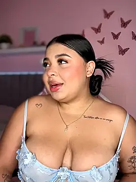 Snapshot of Emily_cooper20 chatting on 01-06-26, 01:53 Emily cooper20 online show from 01-06-26, 01:53