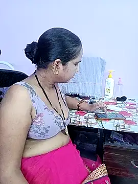 Snapshot of reemacouple007 chatting on 04-25-26, 05:54 reemacouple007 online show from 04-25-26, 05:54