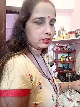 Snapshot of reemacouple007 chatting on 05-05-26, 05:37 reemacouple007 online show from 05-05-26, 05:37