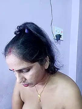 Snapshot of reemacouple007 chatting on 05-15-26, 06:37 reemacouple007 online show from 05-15-26, 06:37
