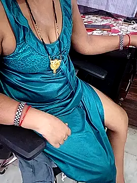 Snapshot of reemacouple007 chatting on 05-24-26, 06:40 reemacouple007 online show from 05-24-26, 06:40