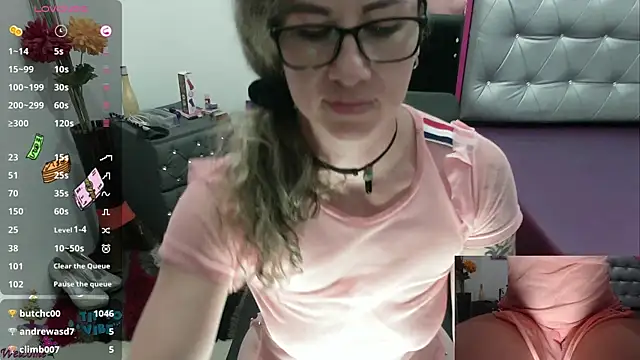 Snapshot of ViickySexy chatting on 12-06-24, 10:52 ViickySexy online show from 12-06-24, 10:52