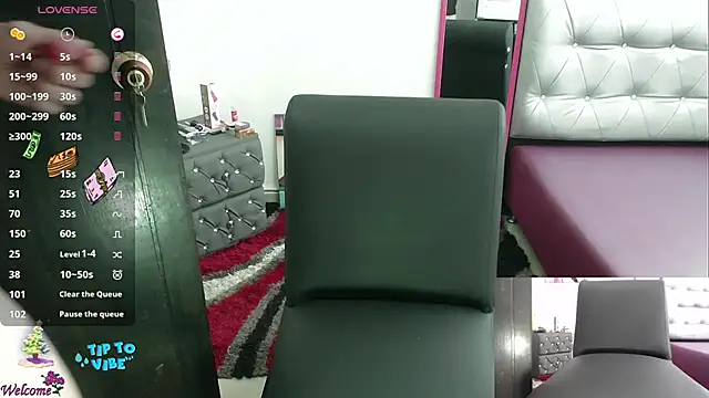 Snapshot of ViickySexy chatting on 12-17-24, 07:48 ViickySexy online show from 12-17-24, 07:48