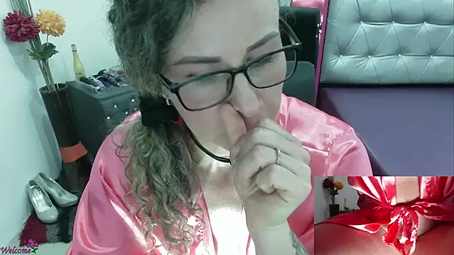 Snapshot of ViickySexy chatting on 01-31-25, 10:52 ViickySexy online show from 01-31-25, 10:52