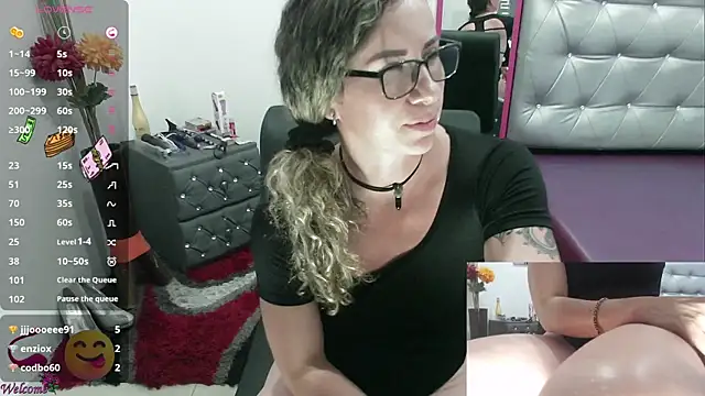 Snapshot of ViickySexy chatting on 02-13-25, 10:43 ViickySexy online show from 02-13-25, 10:43