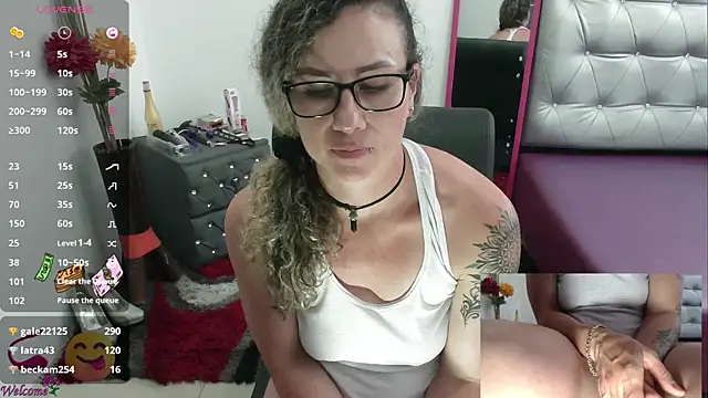 Snapshot of ViickySexy chatting on 03-10-25, 10:55 ViickySexy online show from 03-10-25, 10:55