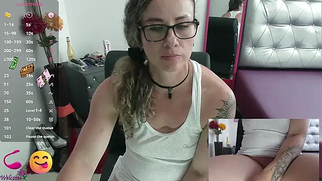 Snapshot of ViickySexy chatting on 03-13-25, 07:39 ViickySexy online show from 03-13-25, 07:39