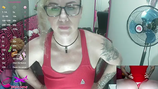 Snapshot of ViickySexy chatting on 09-25-25, 07:50 ViickySexy online show from 09-25-25, 07:50