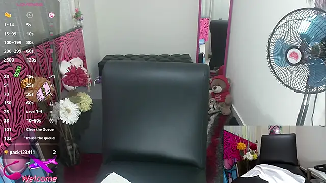 Snapshot of ViickySexy chatting on 09-30-25, 07:41 ViickySexy online show from 09-30-25, 07:41