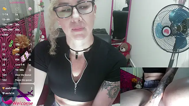 ViickySexy online show from 10-21-25, 08:20