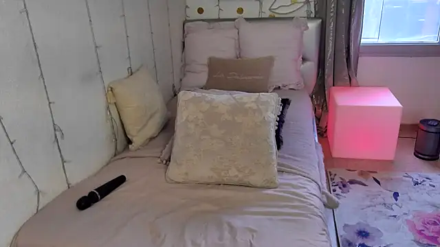 AlicianeFrancaise online show from 04-13-26, 09:48