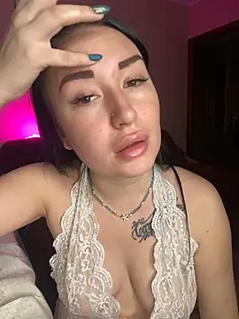 Snapshot of Roxana_Bell chatting on 01-28-25, 11:38 Roxana Bell online show from 01-28-25, 11:38