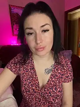 Snapshot of Roxana_Bell chatting on 02-24-25, 11:32 Roxana Bell online show from 02-24-25, 11:32