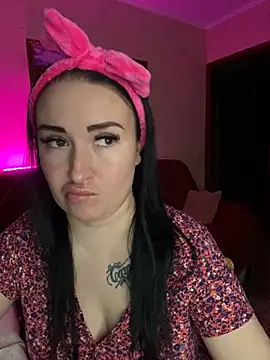 Snapshot of Roxana_Bell chatting on 02-25-25, 03:27 Roxana Bell online show from 02-25-25, 03:27