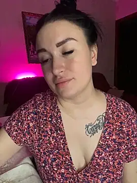 Snapshot of Roxana_Bell chatting on 03-12-25, 01:25 Roxana Bell online show from 03-12-25, 01:25