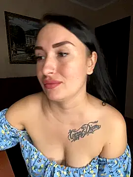 Snapshot of Roxana_Bell chatting on 09-29-25, 05:51 Roxana Bell online show from 09-29-25, 05:51
