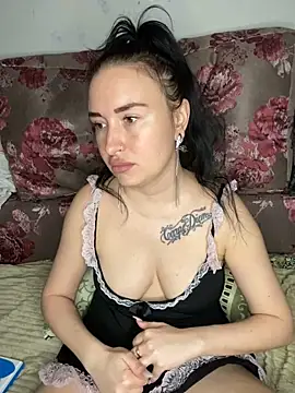 Snapshot of Roxana_Bell chatting on 04-29-26, 06:25 Roxana Bell online show from 04-29-26, 06:25