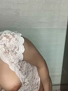 Snapshot of Linda-Mora chatting on 01-04-25, 05:37 Linda-Mora online show from 01-04-25, 05:37