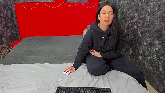 LayaFlow online show from 12-13-24, 08:30