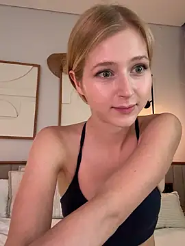 Snapshot of LunaRase chatting on 01-14-26, 06:19 LunaRase online show from 01-14-26, 06:19