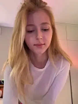 Snapshot of LunaRase chatting on 04-14-26, 05:35 LunaRase online show from 04-14-26, 05:35