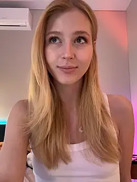 Snapshot of LunaRase chatting on 05-21-26, 10:22 LunaRase online show from 05-21-26, 10:22