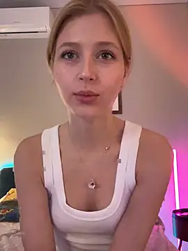 Snapshot of LunaRase chatting on 05-22-26, 12:33 LunaRase online show from 05-22-26, 12:33