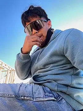 carlozxyz337 online show from 12-19-24, 07:51