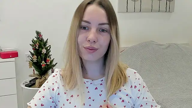 Snapshot of Mia_shy1 chatting on 12-28-24, 08:37 Mia shy1 online show from 12-28-24, 08:37