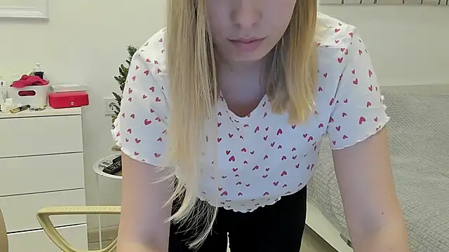 Snapshot of Mia_shy1 chatting on 12-28-24, 02:10 Mia shy1 online show from 12-28-24, 02:10