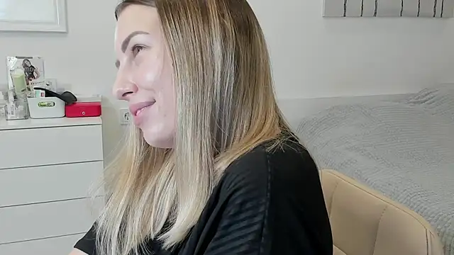 Snapshot of Mia_shy1 chatting on 01-04-25, 09:54 Mia shy1 online show from 01-04-25, 09:54