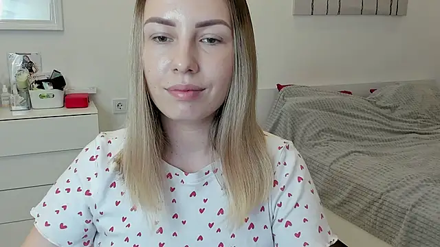 Snapshot of Mia_shy1 chatting on 01-06-25, 12:24 Mia shy1 online show from 01-06-25, 12:24