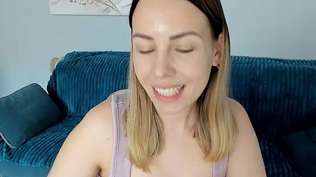 Snapshot of Mia_shy1 chatting on 01-21-25, 10:52 Mia shy1 online show from 01-21-25, 10:52