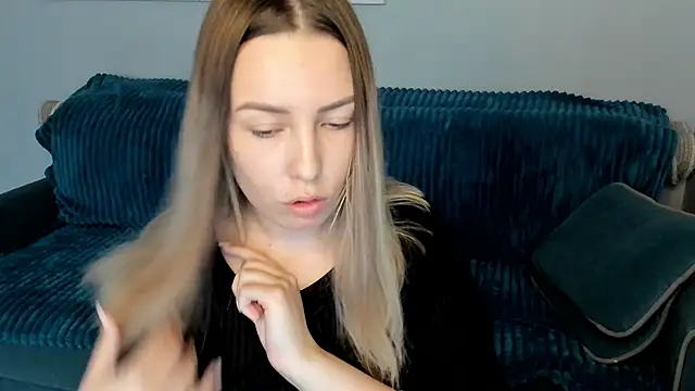 Snapshot of Mia_shy1 chatting on 01-24-25, 10:53 Mia shy1 online show from 01-24-25, 10:53