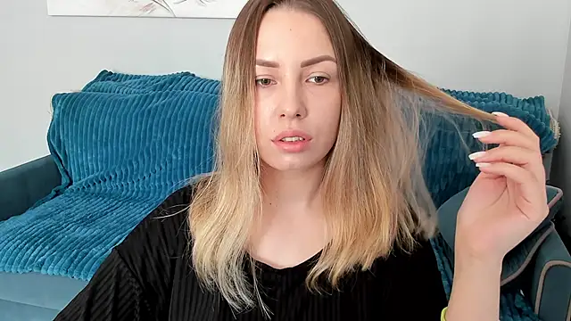 Snapshot of Mia_shy1 chatting on 01-25-25, 07:28 Mia shy1 online show from 01-25-25, 07:28