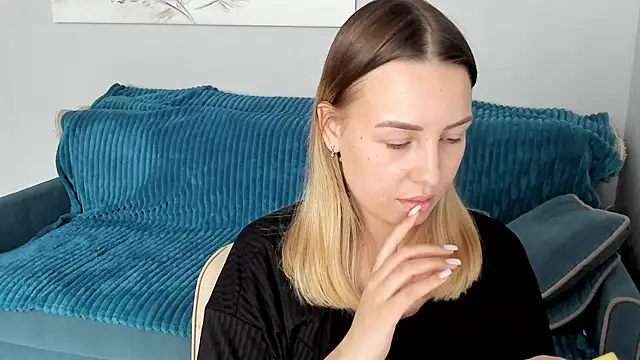 Snapshot of Mia_shy1 chatting on 01-25-25, 10:51 Mia shy1 online show from 01-25-25, 10:51