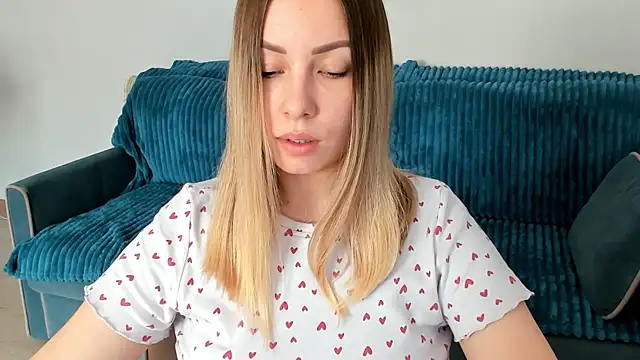 Snapshot of Mia_shy1 chatting on 02-07-25, 07:40 Mia shy1 online show from 02-07-25, 07:40