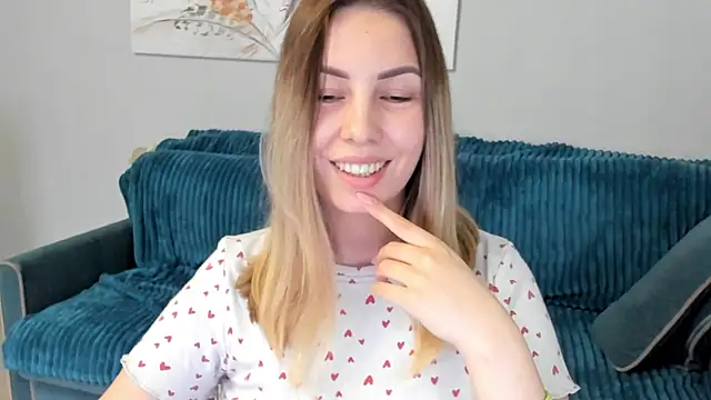 Snapshot of Mia_shy1 chatting on 02-18-25, 11:44 Mia shy1 online show from 02-18-25, 11:44