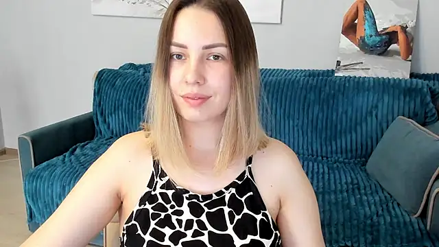 Snapshot of Mia_shy1 chatting on 03-22-25, 08:29 Mia shy1 online show from 03-22-25, 08:29