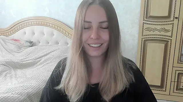 Snapshot of Mia_shy1 chatting on 10-26-25, 10:10 Mia shy1 online show from 10-26-25, 10:10