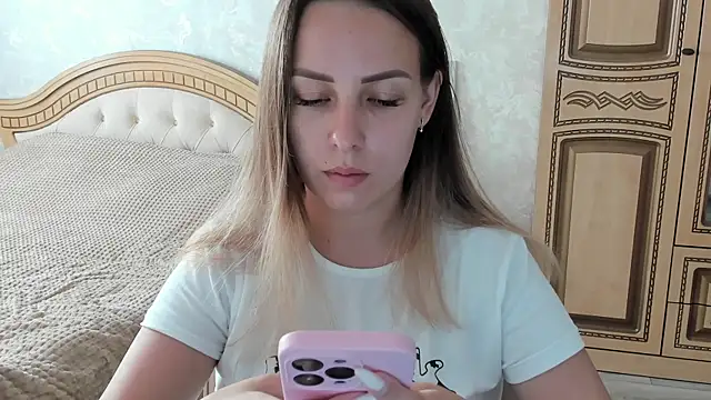 Snapshot of Mia_shy1 chatting on 11-01-25, 07:43 Mia shy1 online show from 11-01-25, 07:43