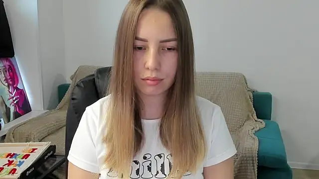 Snapshot of Mia_shy1 chatting on 12-15-25, 06:39 Mia shy1 online show from 12-15-25, 06:39