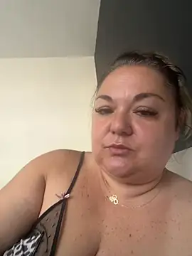 Snapshot of MikyVesela chatting on 06-09-26, 08:15 MikyVesela online show from 06-09-26, 08:15