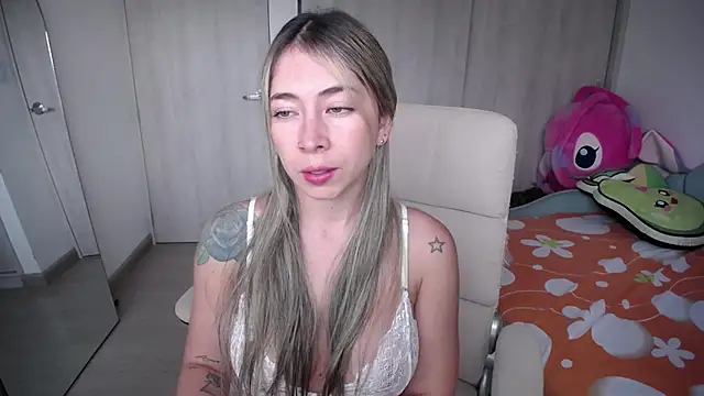  arianalzate  online show from 02-17-25, 10:36