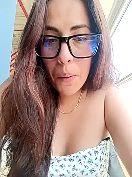 Snapshot of Lena-32 chatting on 01-15-25, 05:05 Lena-32 online show from 01-15-25, 05:05